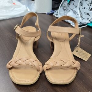 Born Size 10 Beige Leather Strappy Heeled Khelli Sandals